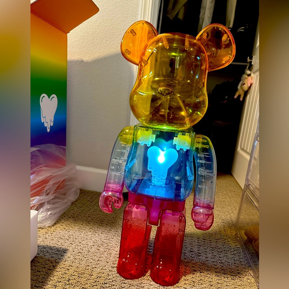 Bearbrick 1000% super rare piece heart lights up